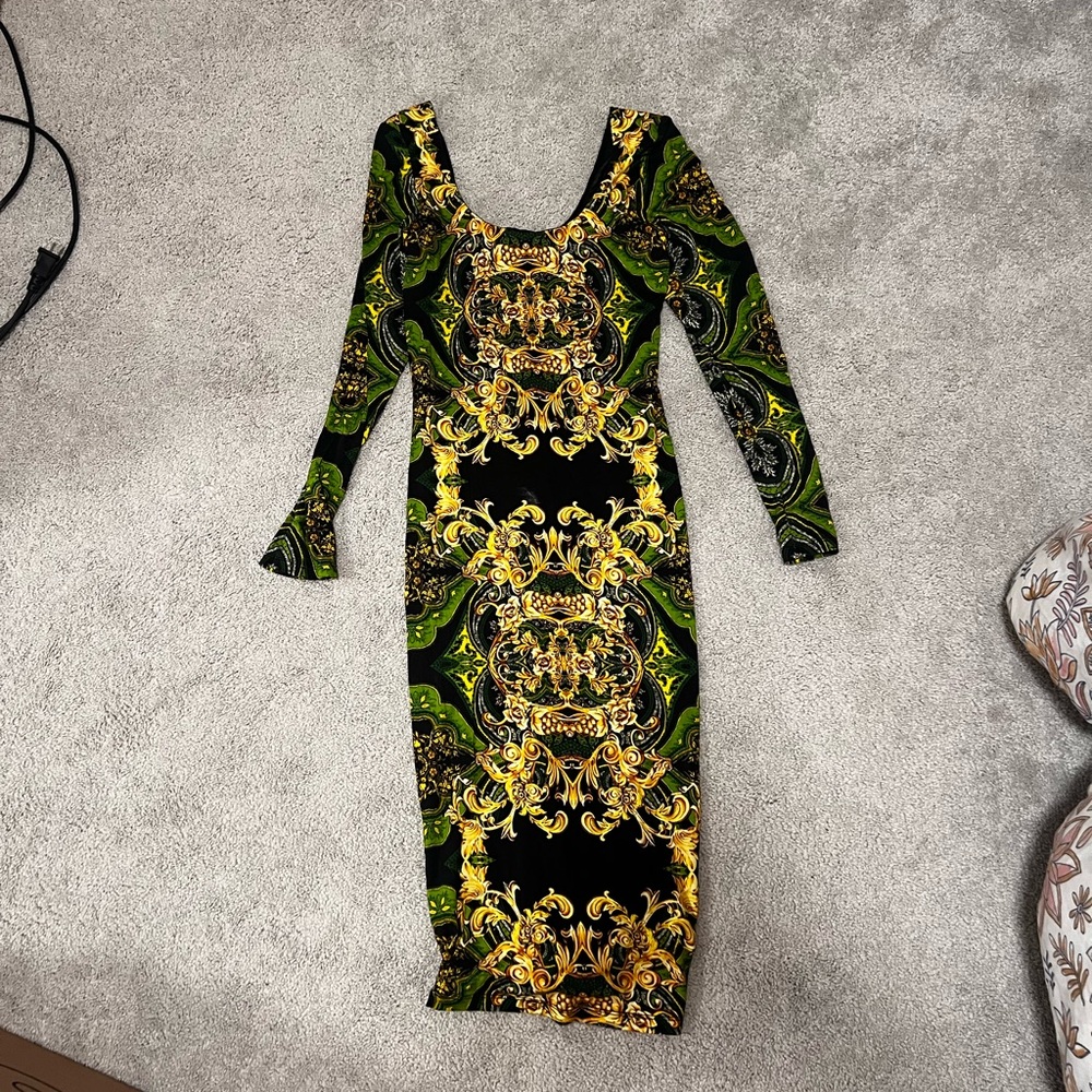 Alice + Olivia Designer Elegant Black and Gold Patterned Dress
